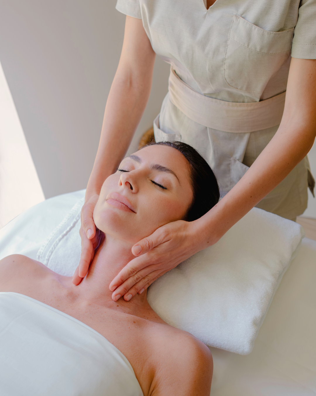 Transformación Navideña: Tratamientos para Renovar tu Piel y Silueta