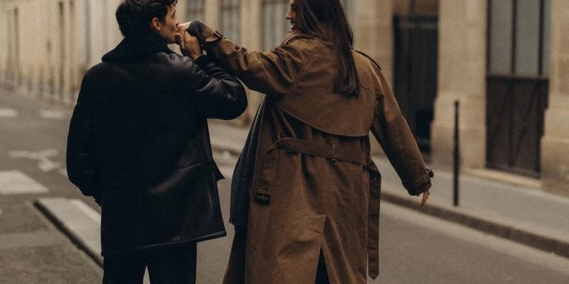Ambiente de spa con detalles románticos, representando experiencias de bienestar como regalo de San Valentín.