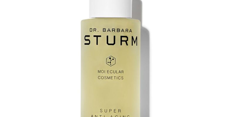 Primer plano de un tratamiento facial de hidratación profunda.